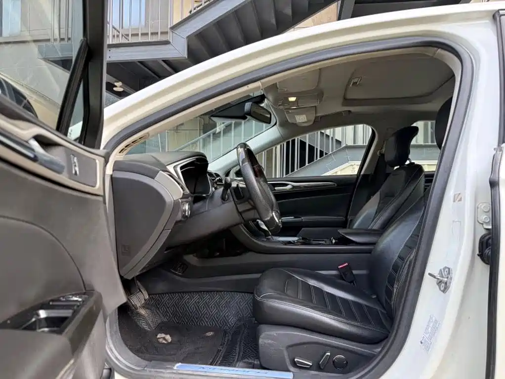Ford Mondeo — миниатюра 7