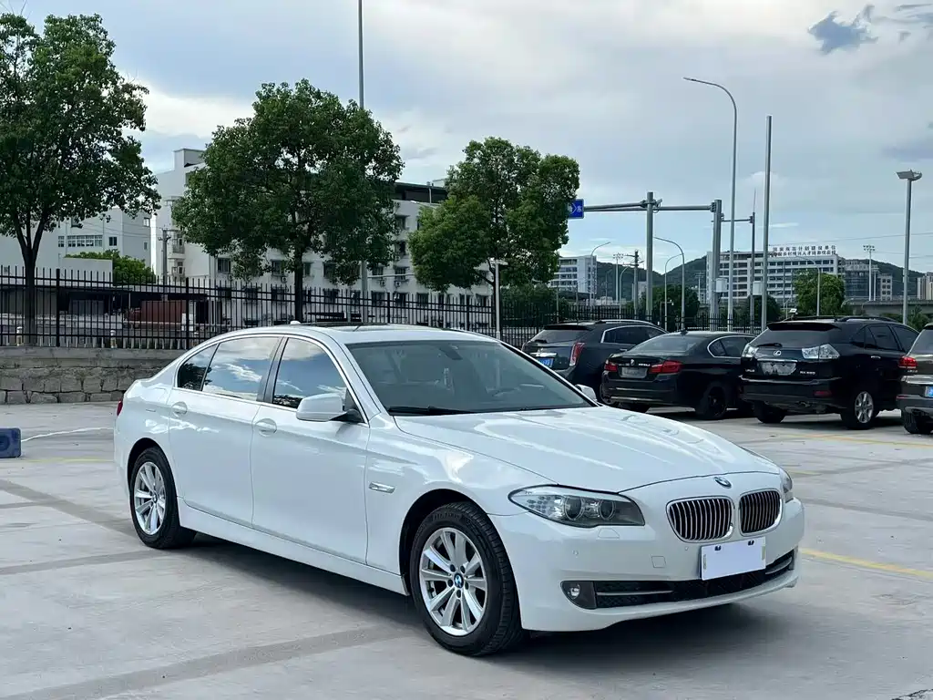 BMW 5 Series — миниатюра 3