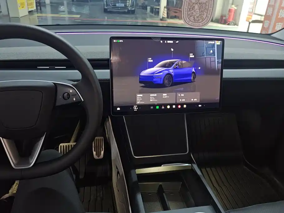 Tesla Model Y — миниатюра 12