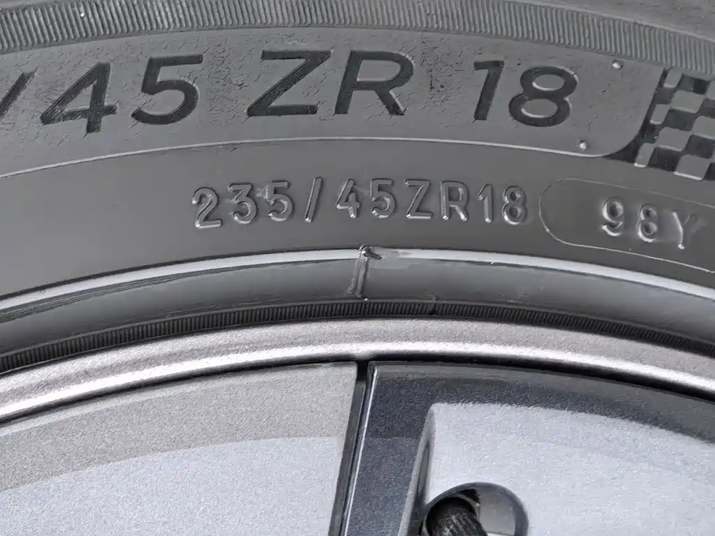 Tesla Model 3 — миниатюра 24