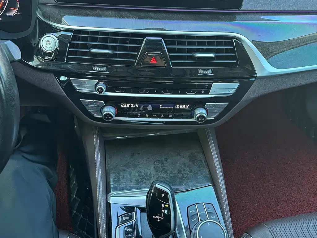 BMW 5 Series — миниатюра 12