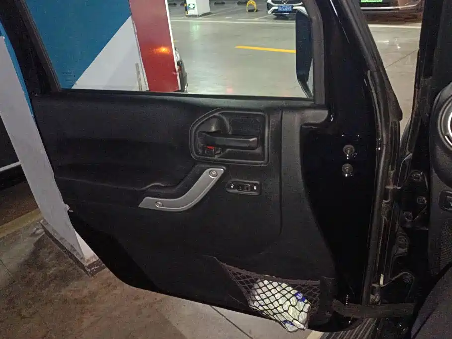 Jeep Wrangler — миниатюра 7