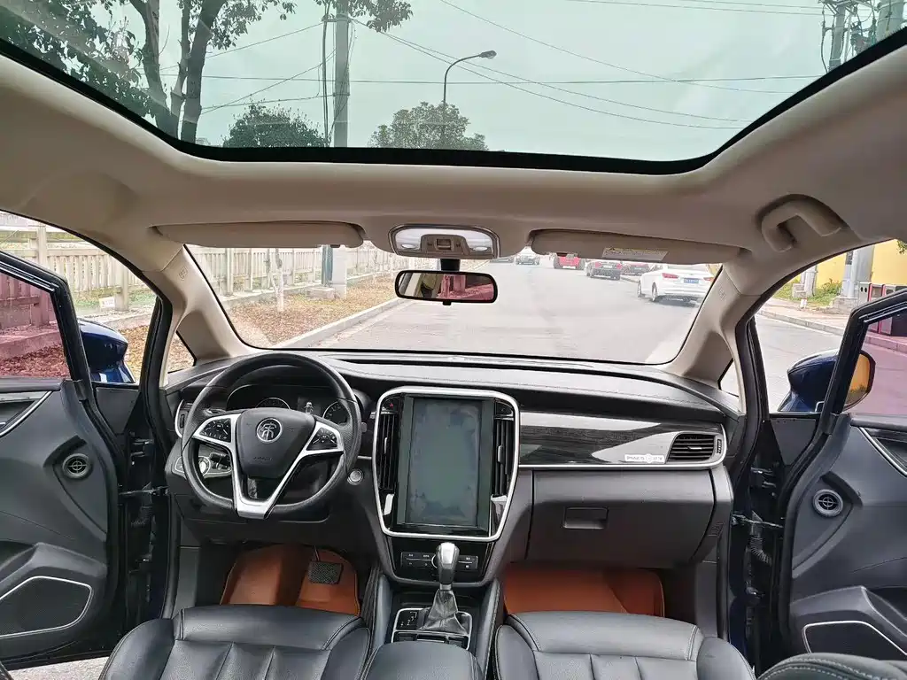 BYD MAX — миниатюра 8