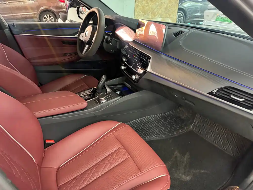 BMW 5 Series — миниатюра 9