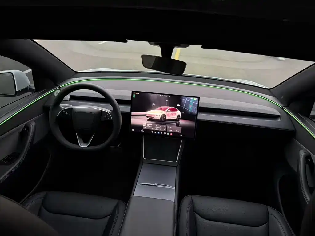 Tesla Model Y — миниатюра 6