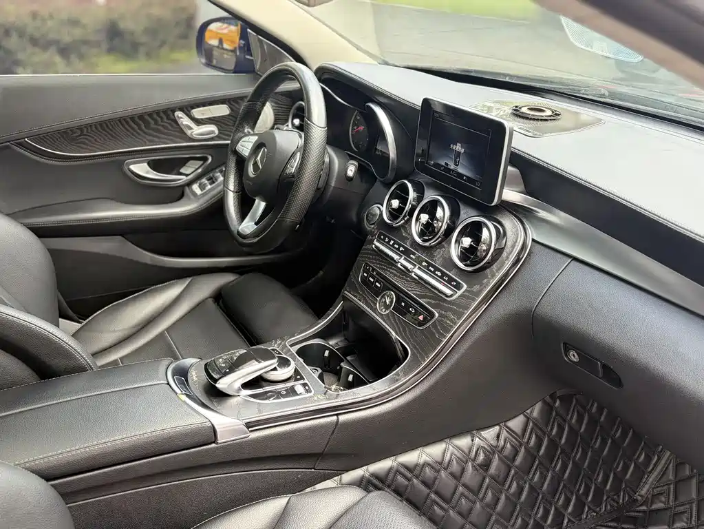Mercedes-Benz C-Class — миниатюра 13