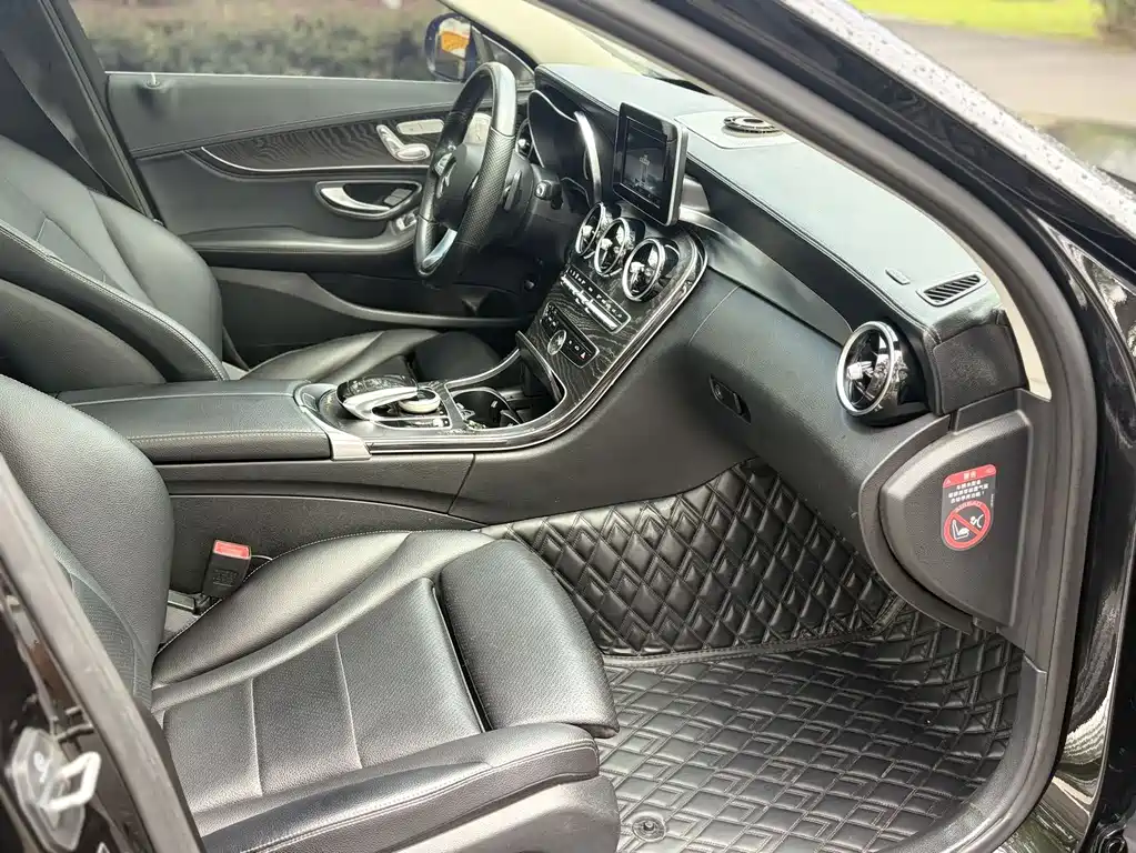 Mercedes-Benz C-Class — миниатюра 11