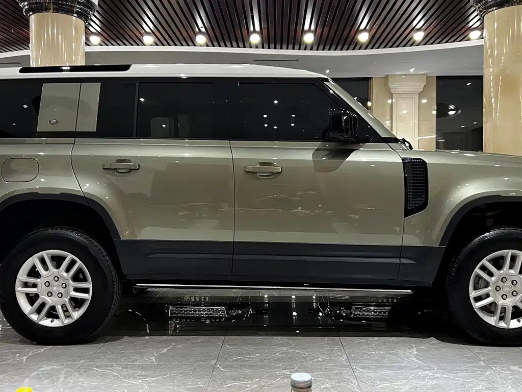 Land Rover Defender — миниатюра 8