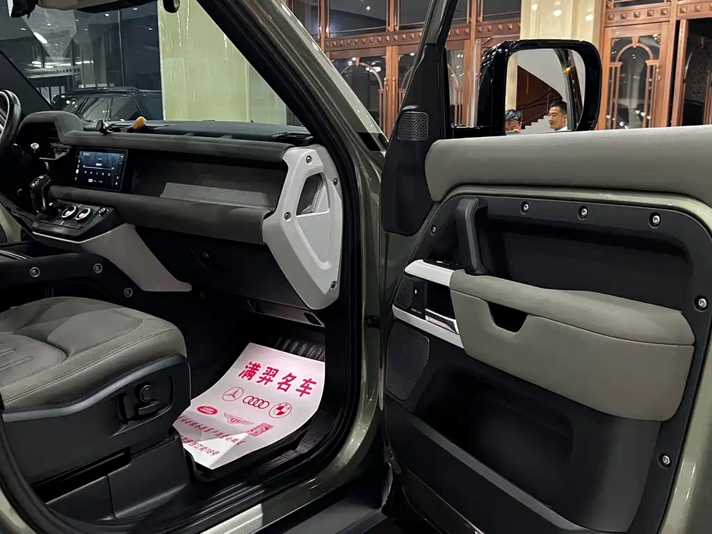 Land Rover Defender — миниатюра 17