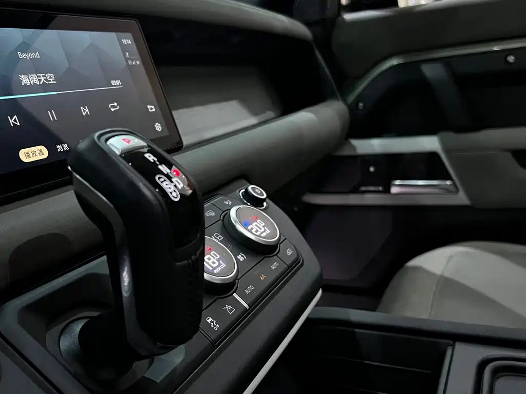 Land Rover Defender — миниатюра 25