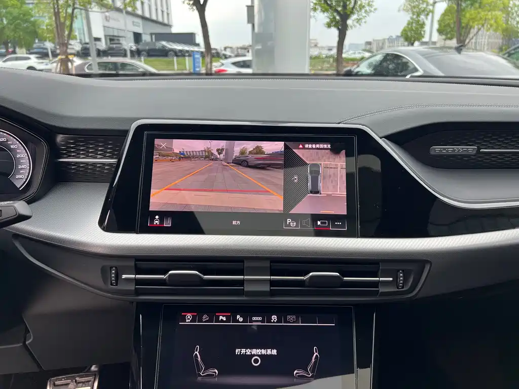 Audi Q6 — миниатюра 12