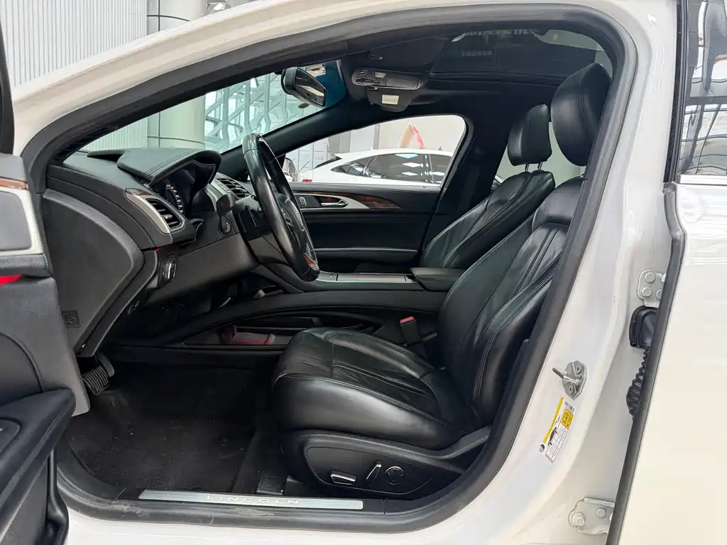 Lincoln MKZ 2019 2.0T V