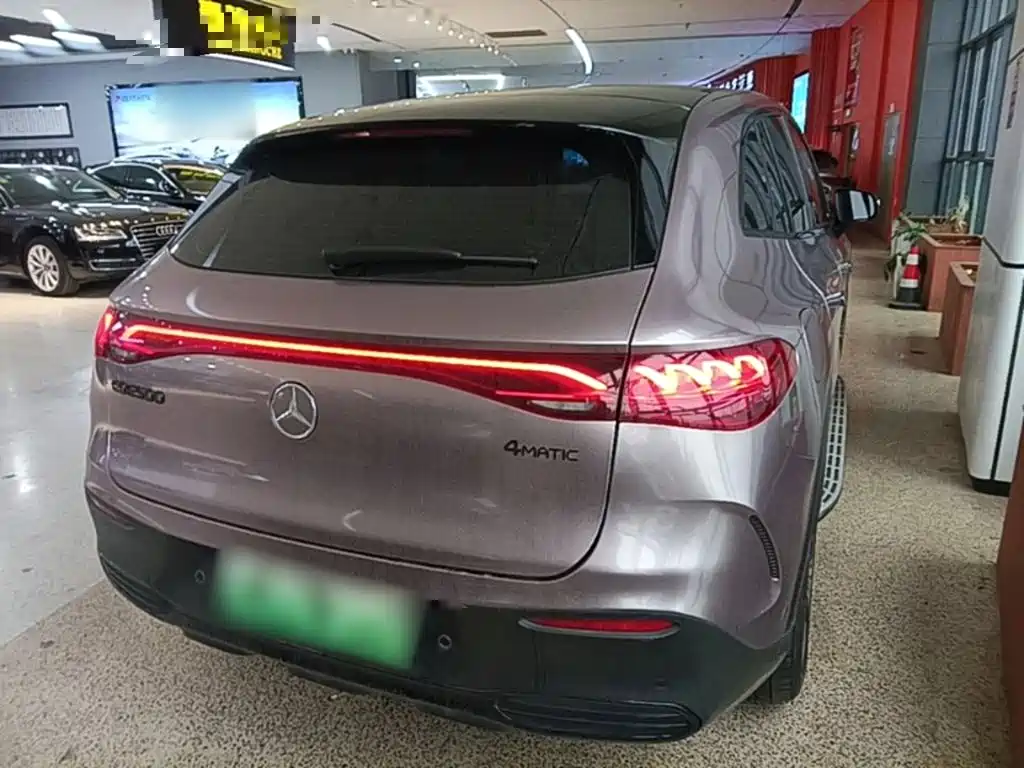 Mercedes-Benz EQE SUV — миниатюра 7