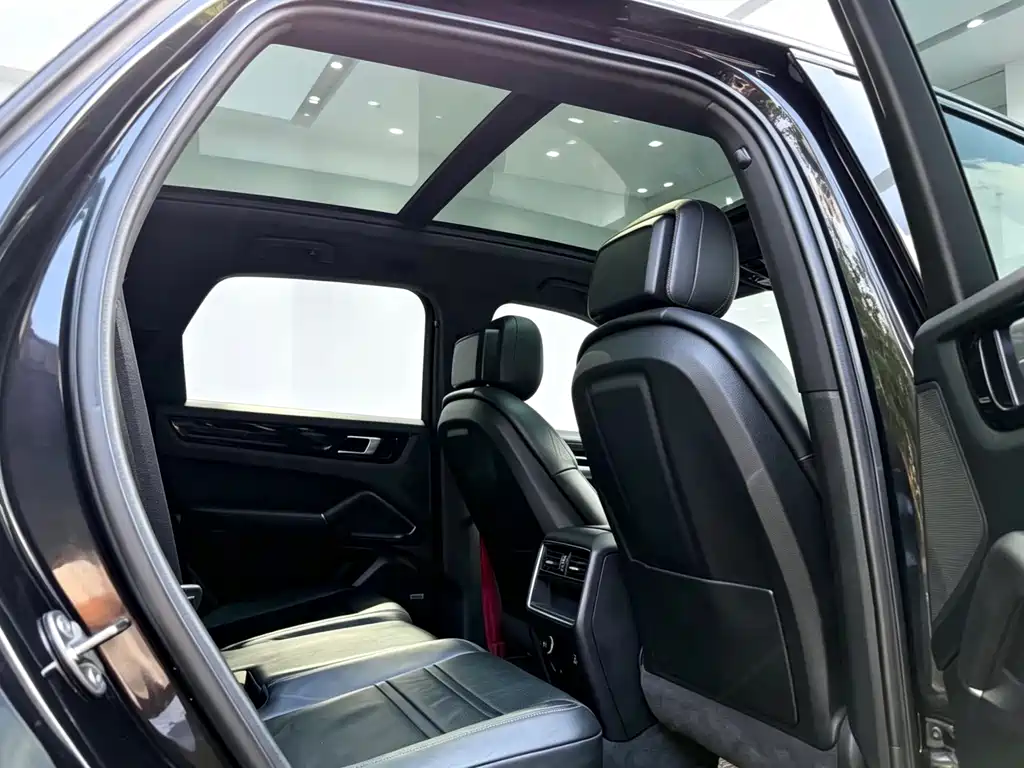 Porsche Cayenne — миниатюра 7
