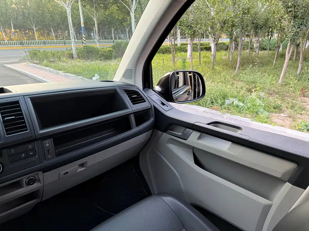 Volkswagen Caravelle — миниатюра 12