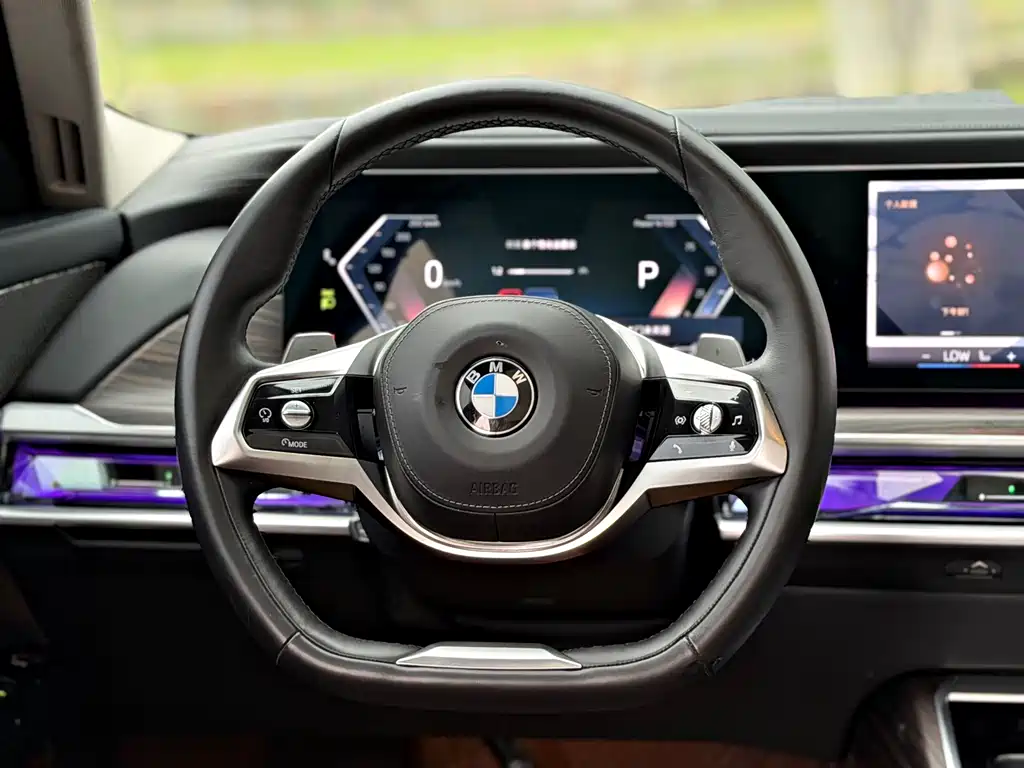 BMW 7 Series — миниатюра 11