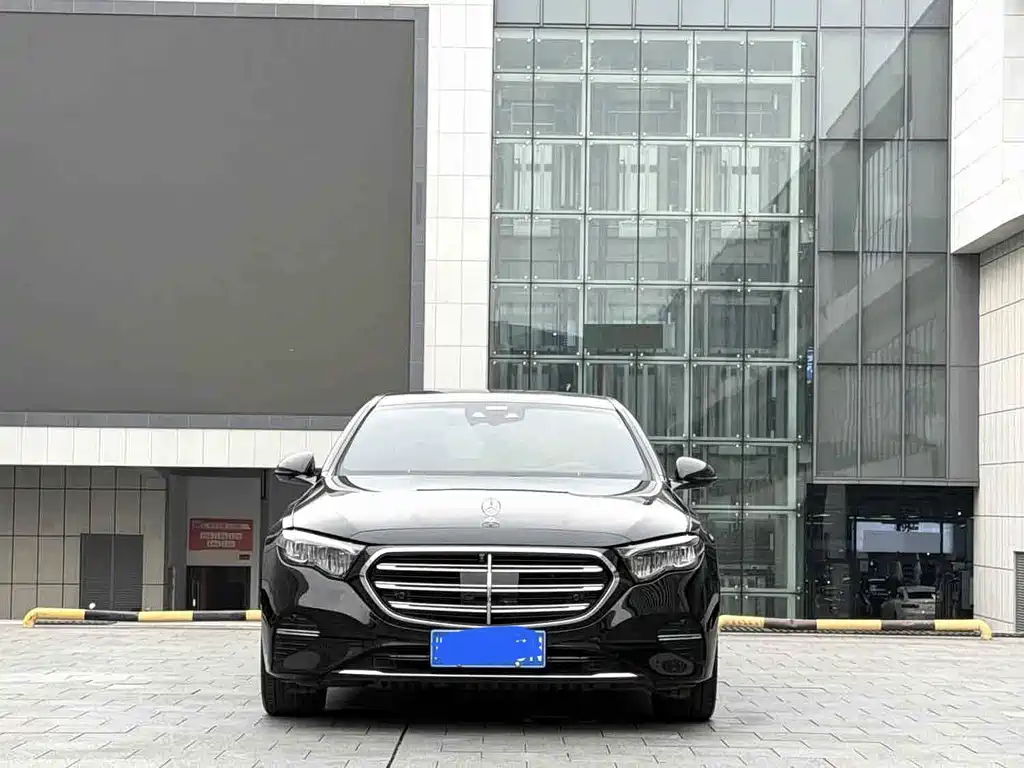 Mercedes-Benz E-Class — миниатюра 2