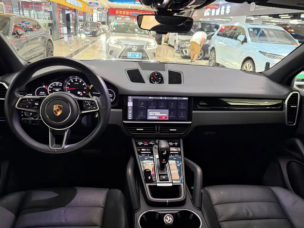 Porsche Cayenne — миниатюра 8