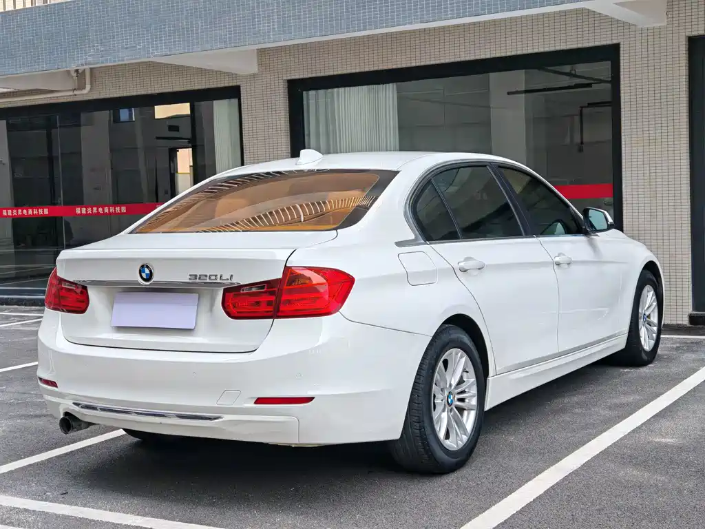 BMW 3 Series — миниатюра 6