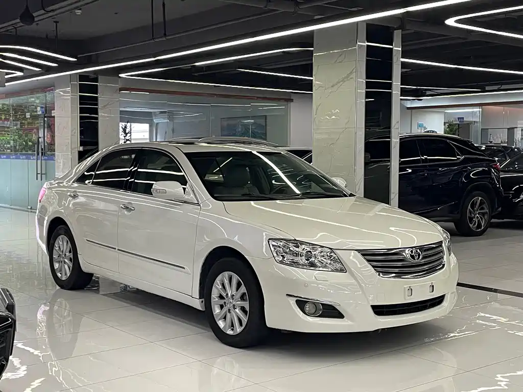 Toyota Camry — миниатюра 3
