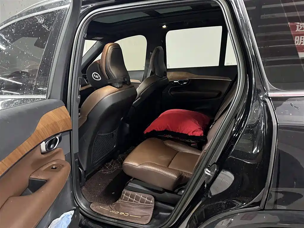 Volvo XC90 — миниатюра 6
