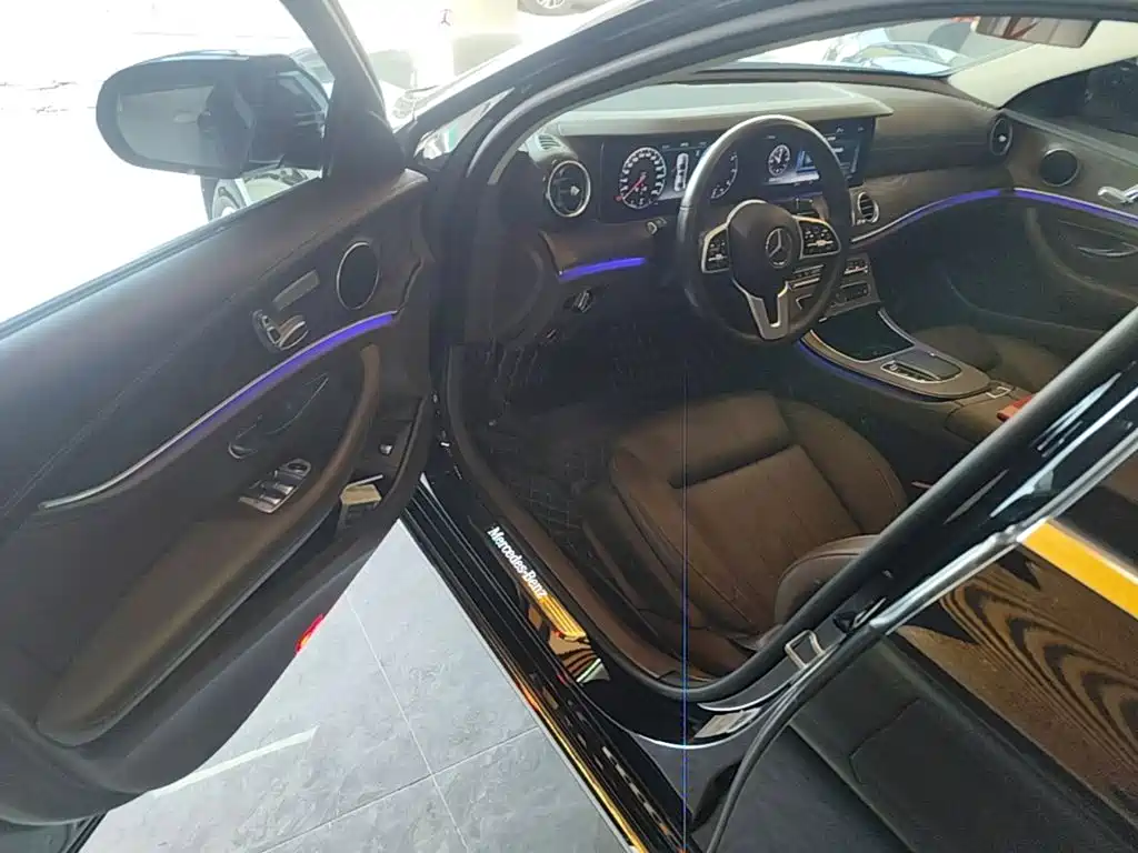 Mercedes-Benz E-Class — миниатюра 16