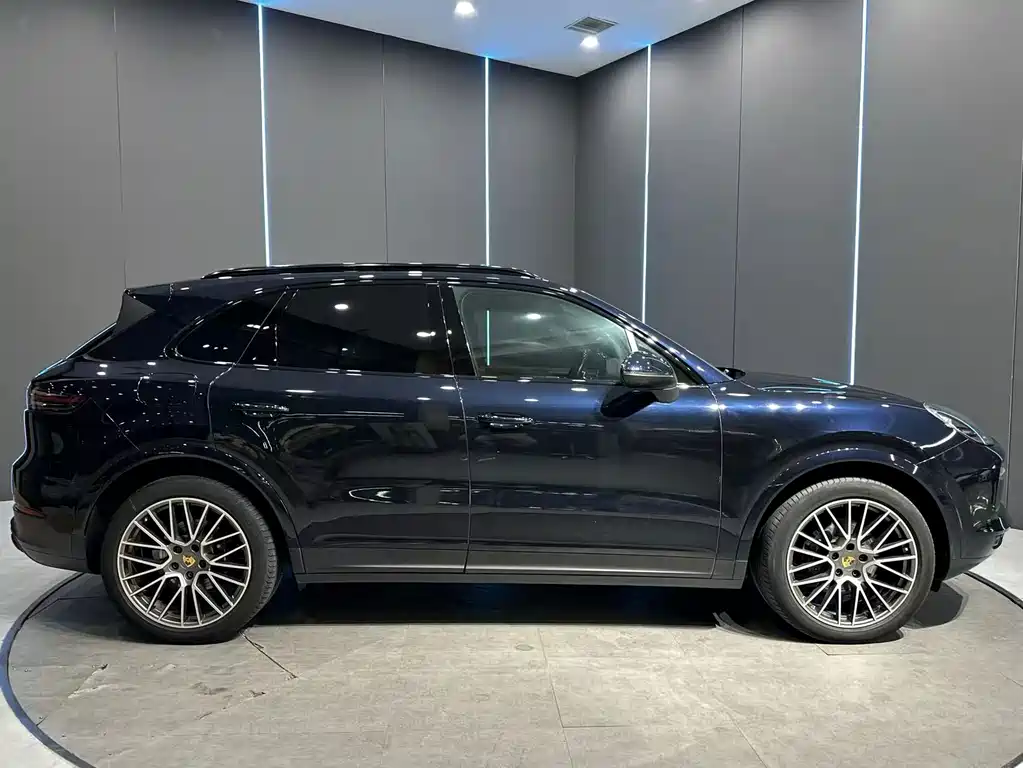 Porsche Cayenne — миниатюра 5