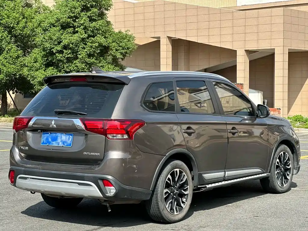 Mitsubishi Outlander — миниатюра 3