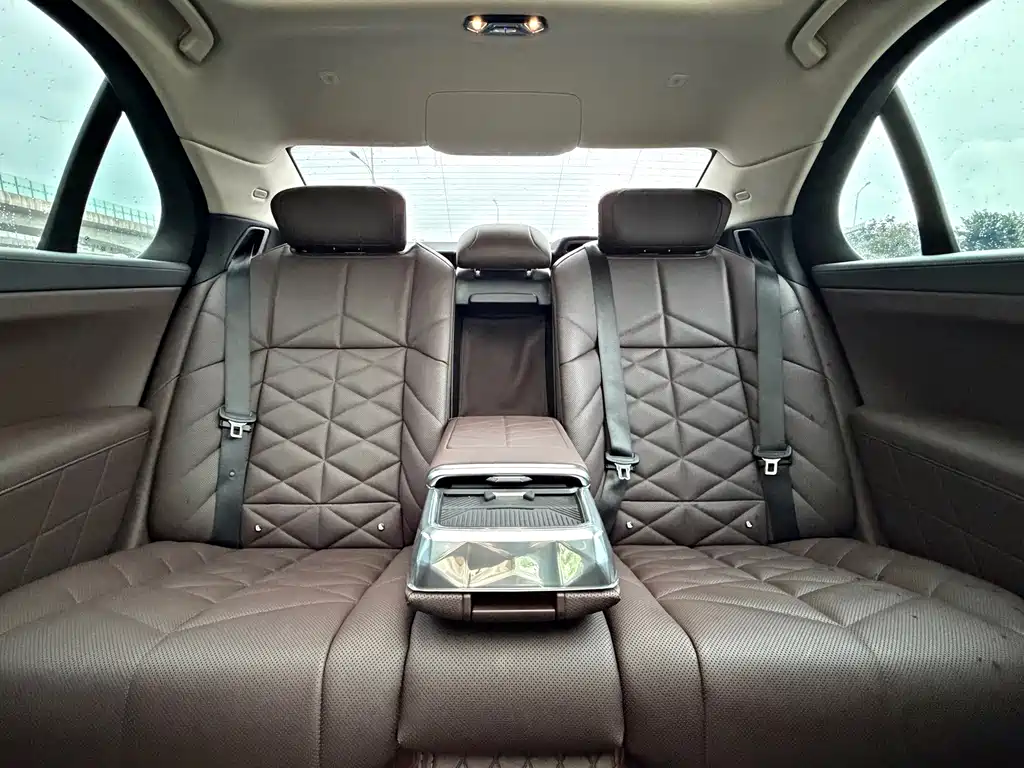 BMW 7 Series — миниатюра 9
