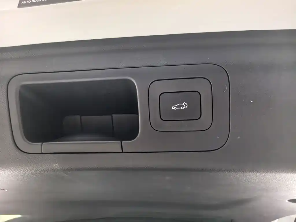 GAC Motor Trumpchi E8 PHEV — миниатюра 19