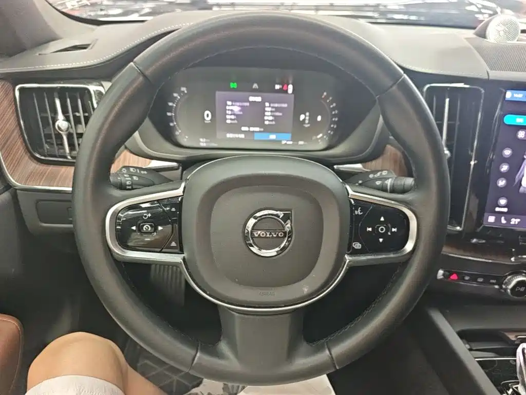 Volvo XC60 — миниатюра 11