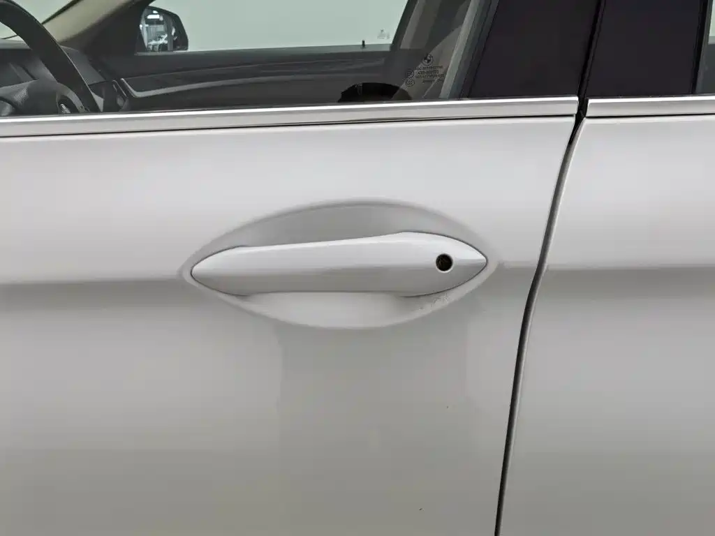 BMW 5 Series — миниатюра 18