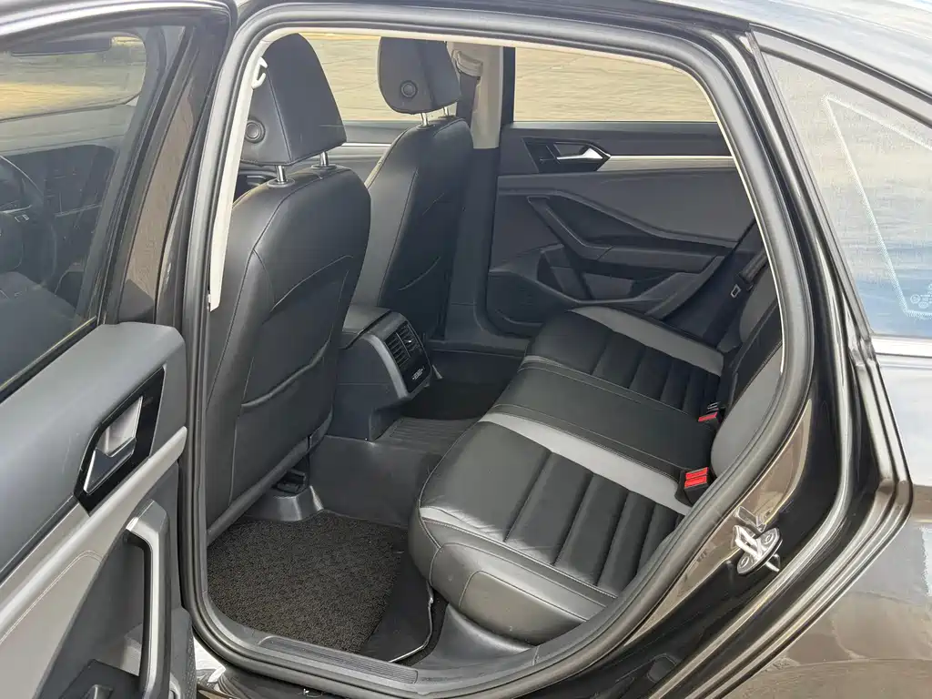 Volkswagen Sagitar — миниатюра 11