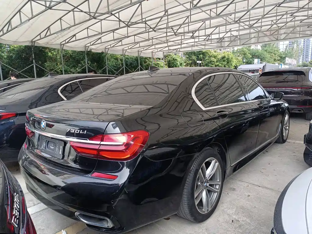 BMW 7 Series — миниатюра 4