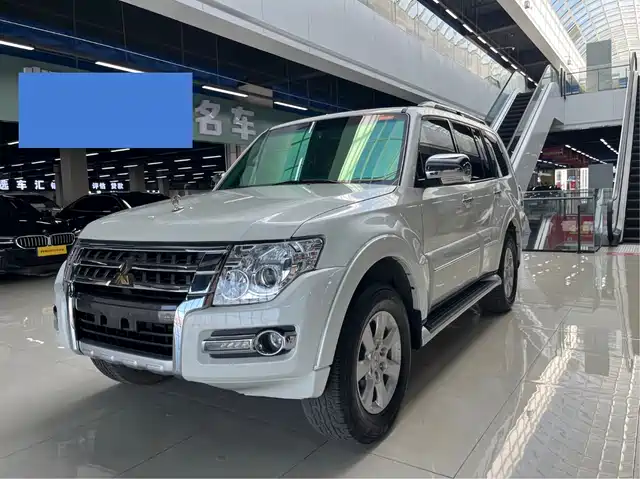 MITSUBISHI PAJERO 2020