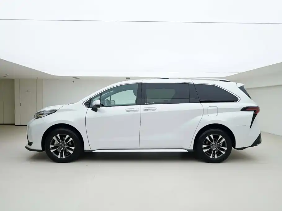 Toyota Granvia — миниатюра 3