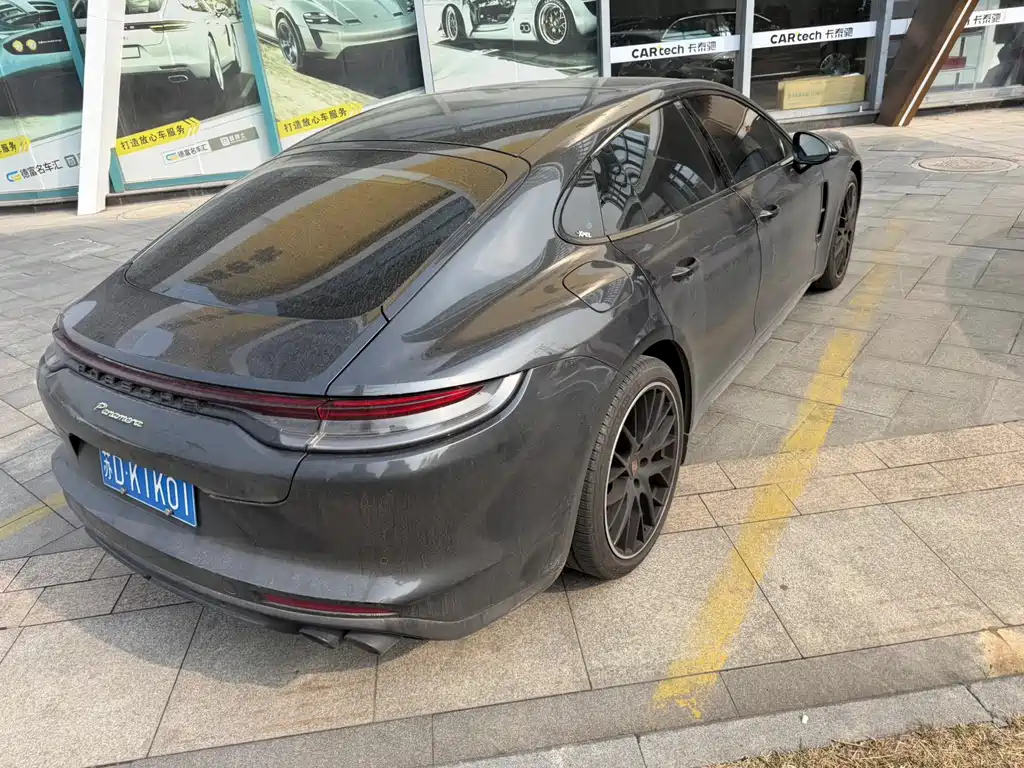 PORSCHE PANAMERA