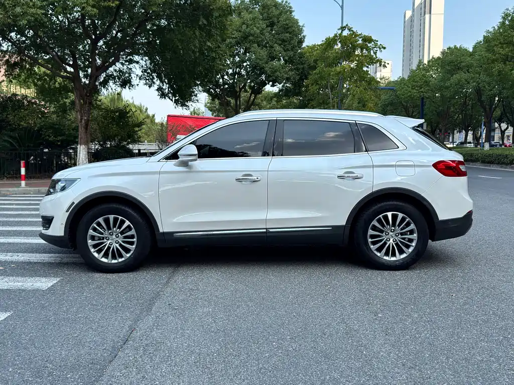 Lincoln MKX — миниатюра 4