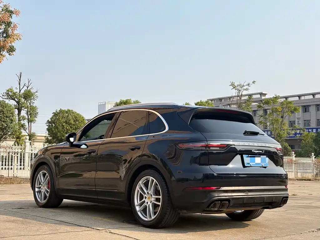 Porsche Cayenne — миниатюра 10