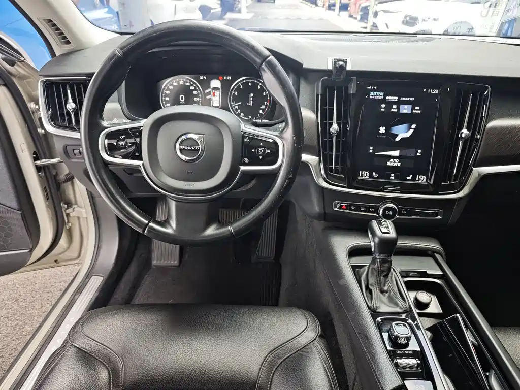 Volvo V90 — миниатюра 16
