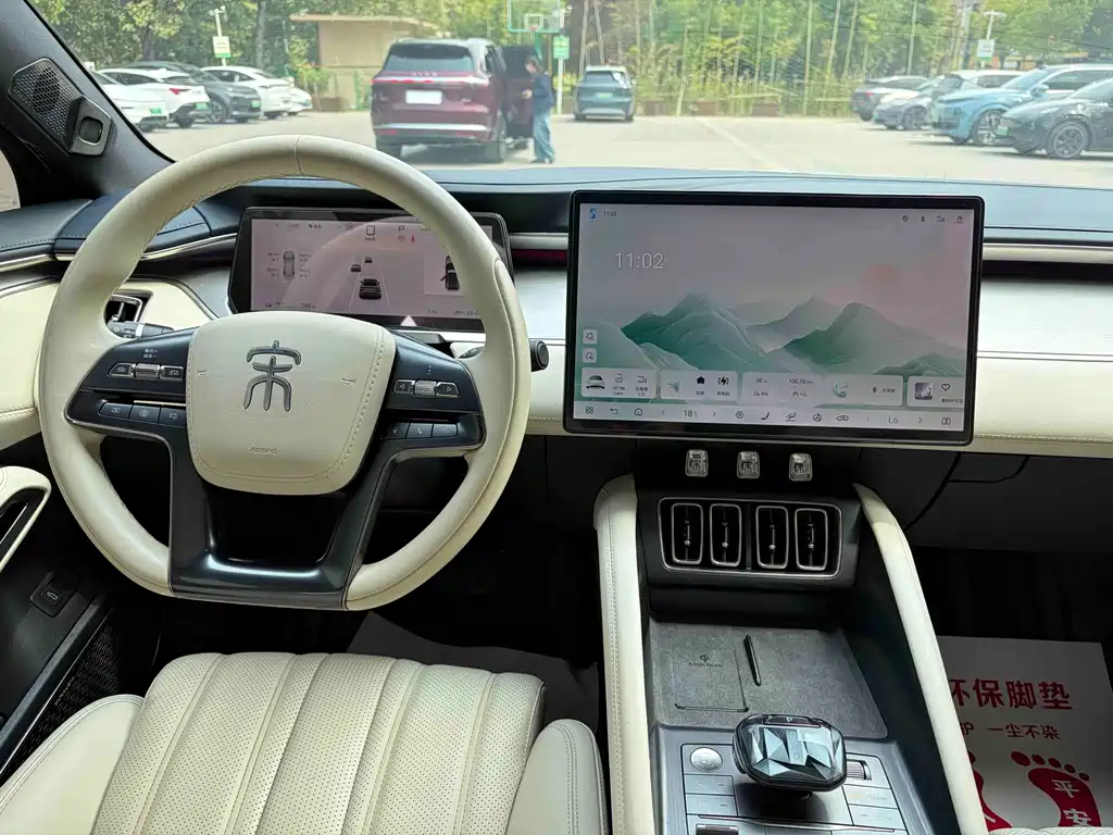 BYD L EV — миниатюра 11