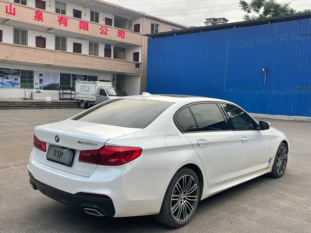 BMW 5 Series — миниатюра 5