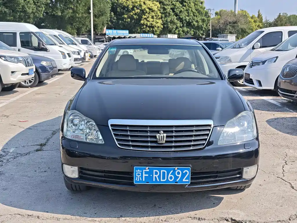 Toyota Crown — миниатюра 2