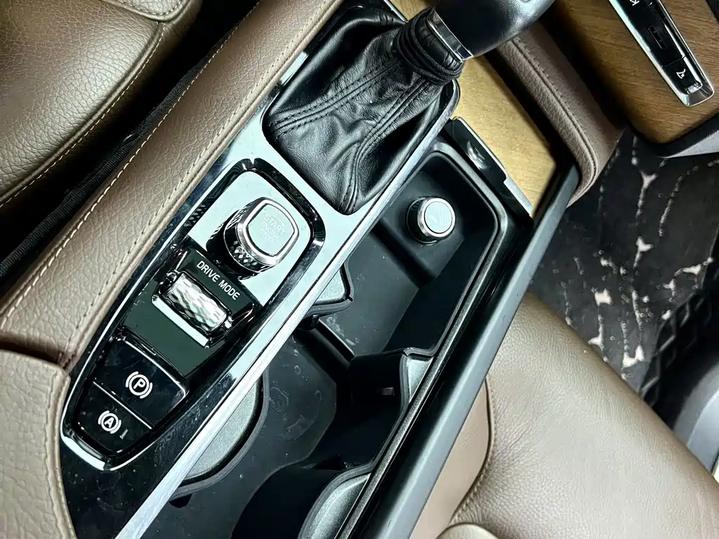 Volvo XC90 — миниатюра 18