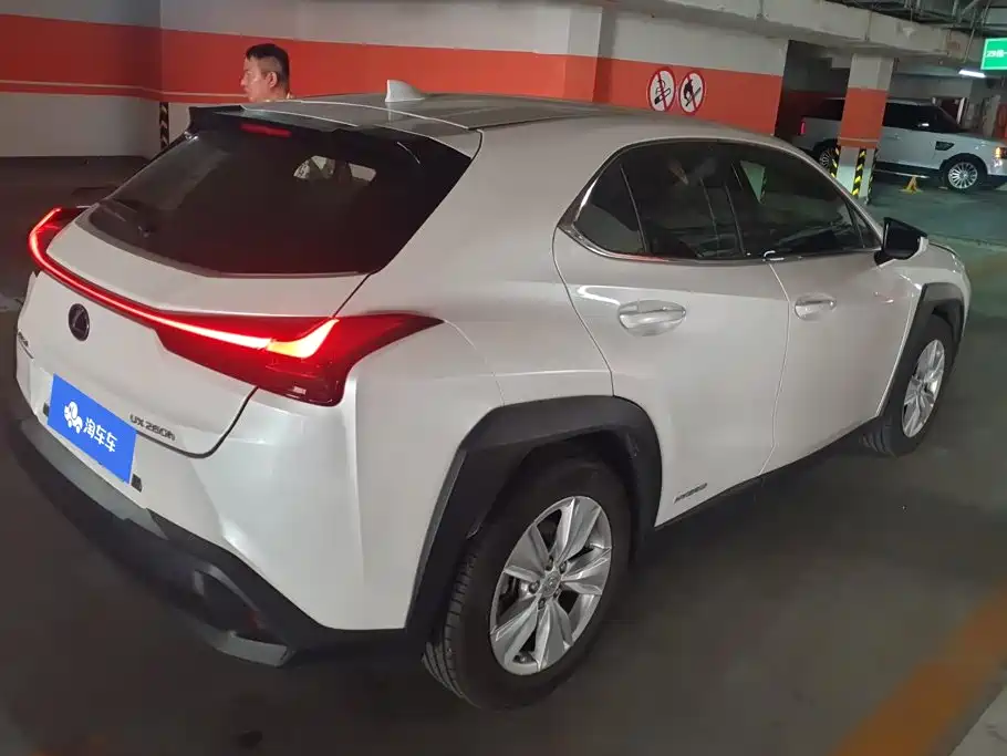 Lexus UX — миниатюра 3