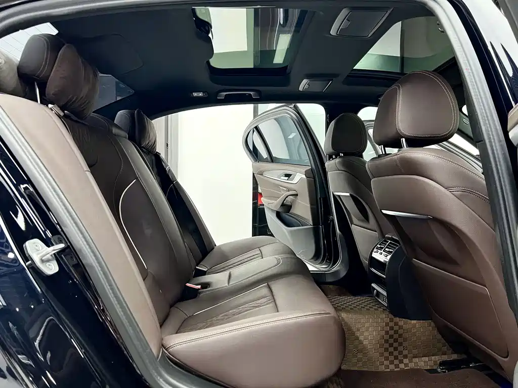 BMW 5 Series — миниатюра 5