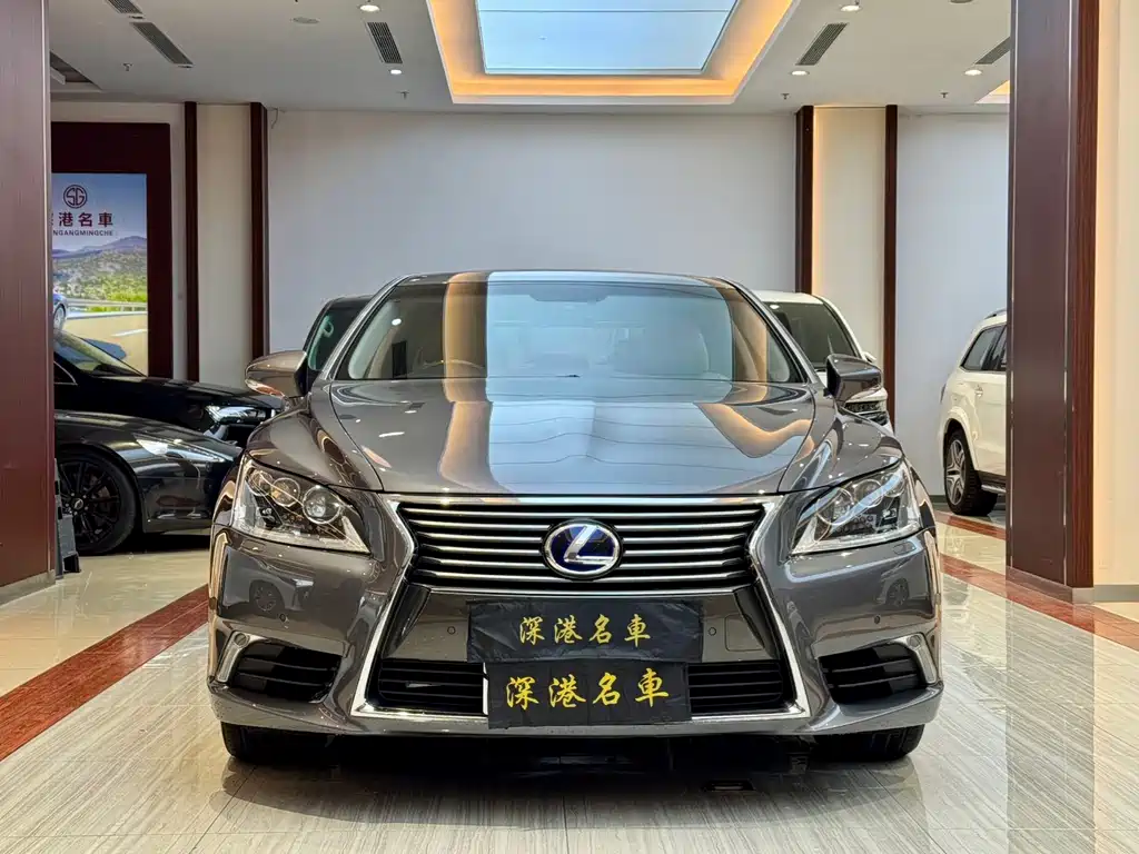Lexus LS 2015