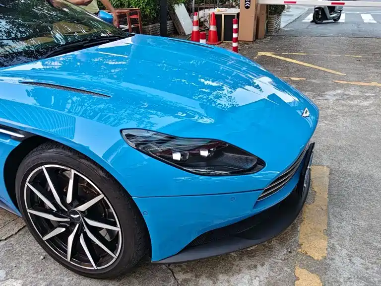 Aston Martin DB11 — миниатюра 4