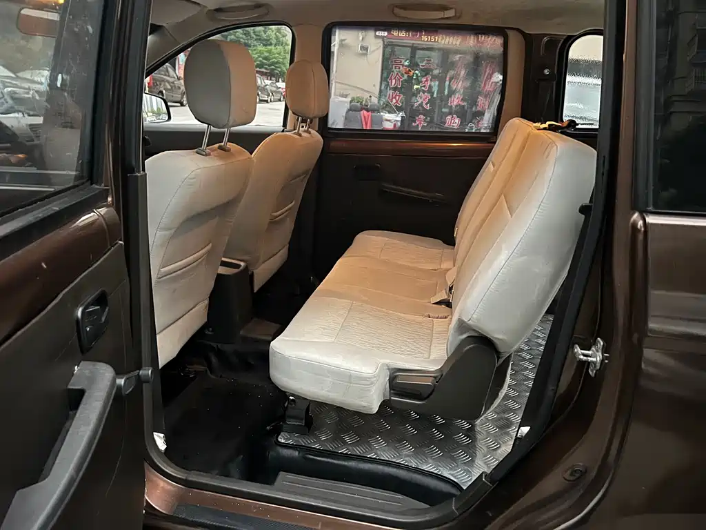 Wuling Hongguang — миниатюра 13