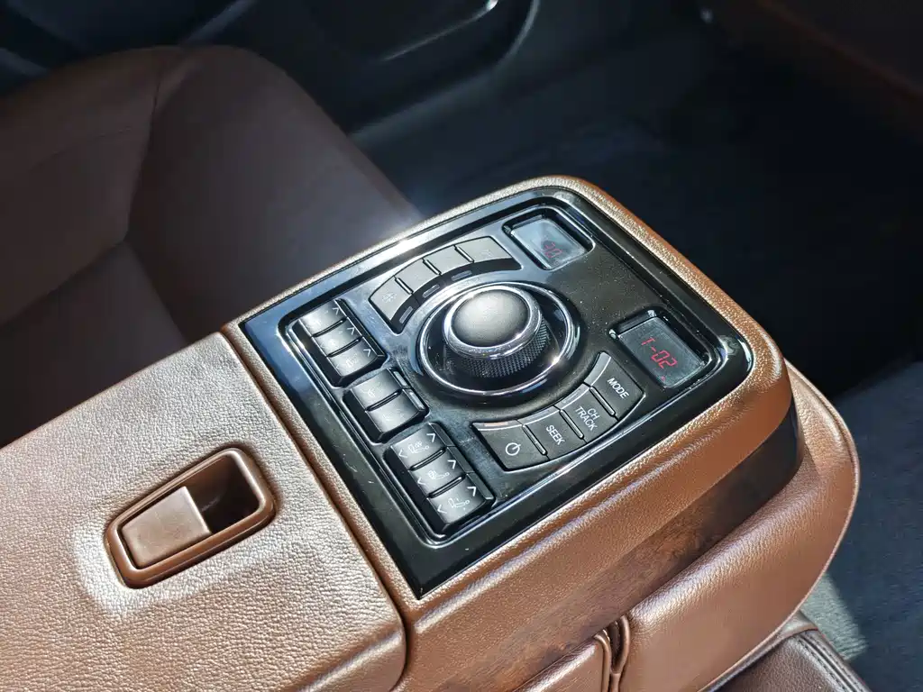 Hongqi Hongqi H7 — миниатюра 17